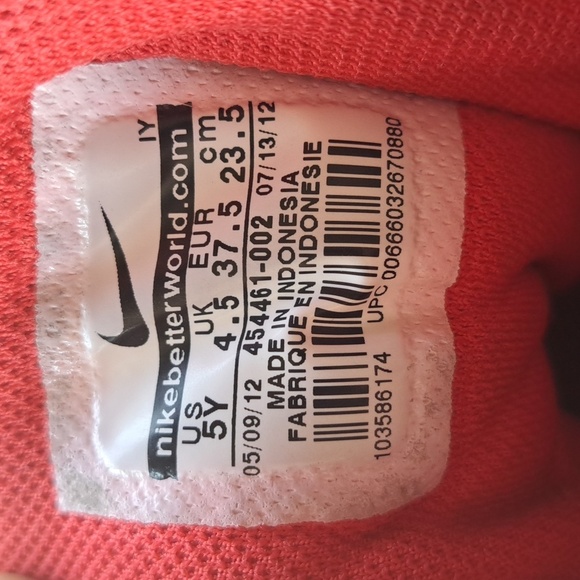 Nike Youth Size 5 Team Hustle High-top Basketball Boy Lace Up Sneakers - Picture 9 of 12